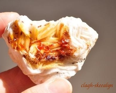 バナジナイト（バナジン鉛鉱 ） 《Vanadinite》原石限定販売中